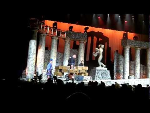 Strongman Brian Shaw in the Timber walk at 2012 Arnold Classic