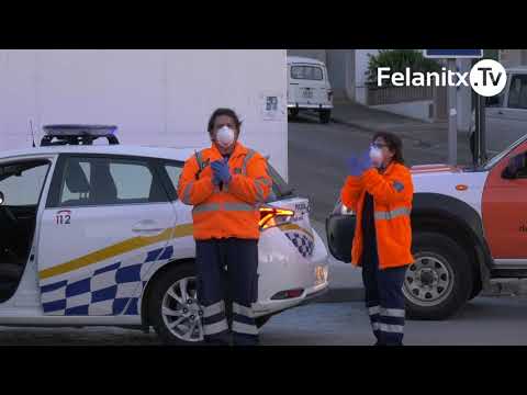 MAMBALLETES I SIRENES ALS SANITARIS, DAVANT EL CENTRE DE SALUT