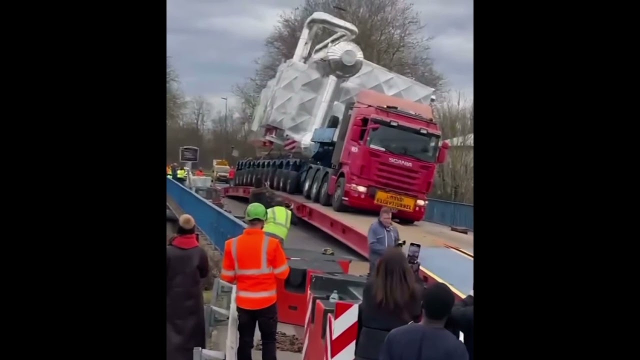 The bridge isnt capable of handling the weight so they installed a 2 construction bridges thats 1m in width so they placed 2 but apperently forgot to connect them to eachother that stabalizes their strenght. As you can see 1 of them buckles under the pressure.