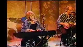 Carly Simon Interview and acoustic version Love of My Life 1992