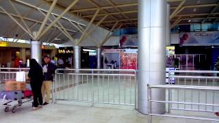 preview picture of video 'Lombok Praya International Airport (Lobby Atrium)'
