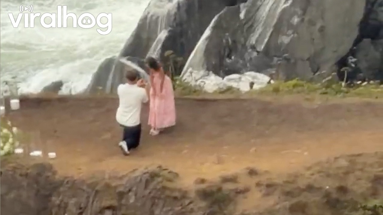Stranger’s Cliffside Proposal Caught on Camera || ViralHog