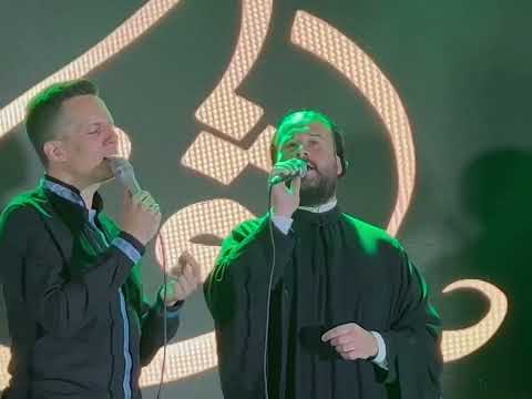 I OVO JE BIH: Trebinjski đakon Branislav Rajković i Armin Muzaferija uče ilahiju