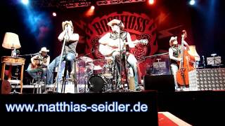 The BossHoss mit "Polk Salad Annie"  Berlin 2010 Low Voltage Tour
