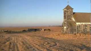 preview picture of video 'Abandoned church and old house at Arena, North Dakota'