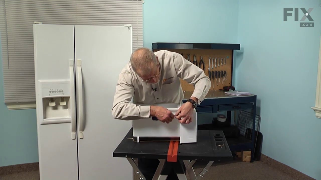 Replacing your Ice Container Replacing your Ice Container