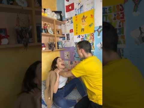 Io Vs MIA SORELLA  da piccoli 😑