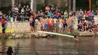 preview picture of video 'Tradicional Cucaña Fiestas Patronales Aranda de Duero 2014 - 18 de septiembre'