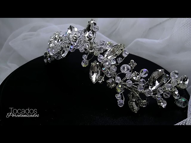 Vídeo relacionado con ANZONGYI Un par de hermosas coronas de boda de cristal, ligeras y brillantes, corona de novia, tiara elegante, diseño de cristal, tiara plateada, corona de cristal para mujer, espalda, Concha