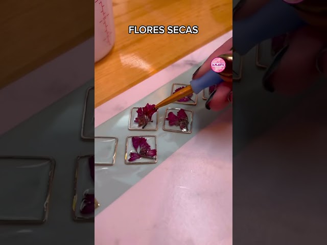 Vídeo relacionado con Pendientes Extrañas | Pendientes de Resina con Truco - Accesorio de Joyería Gracioso para Estilo Callejero Festivo y Celebraciones
