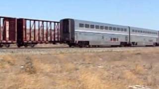 preview picture of video 'UP 5478 North and Amtrak #11 meet at Bradley CA'