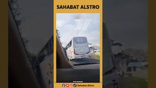 Download lagu Parents accompany their children on study tour buses to ensure their children's safety. mp3 Download lagu Parents accompany their children on study tour buses to ensure their children's safety. mp3