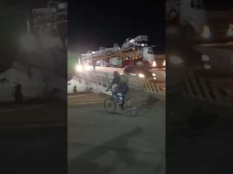 caminhão cegonha trava trânsito na ponte presidente Dutra em Juazeiro ba 15/01/26