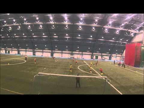 Avaaminen_painopisteen muutos alakerran pelaajilla (E10-pojat)