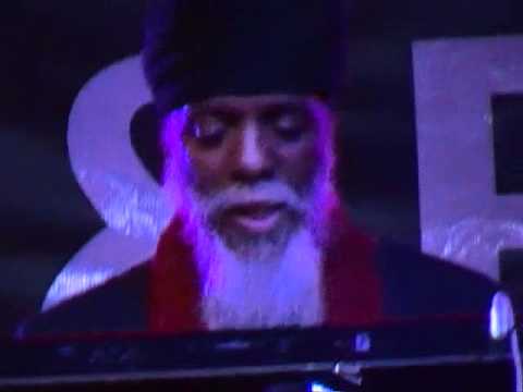 Dr. Lonnie Smith Jonathan Kreisberg and Jamire Williams 2 - Darling Harbour Jazz Fest 2012