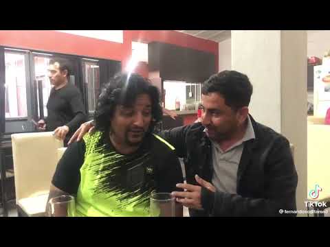 Fernando Sodita y Mariano Peluffo- a través del vaso