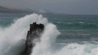 preview picture of video 'Spring tide/ Mareas Vivas en la Playa de Las Canteras.'