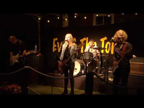 Eva & The Tones Avaruuden Ikkuna