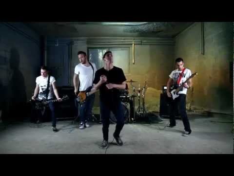 RED SQUARE SCENARIO - GEORGE CLOONEY (Offizielles Musik Video)