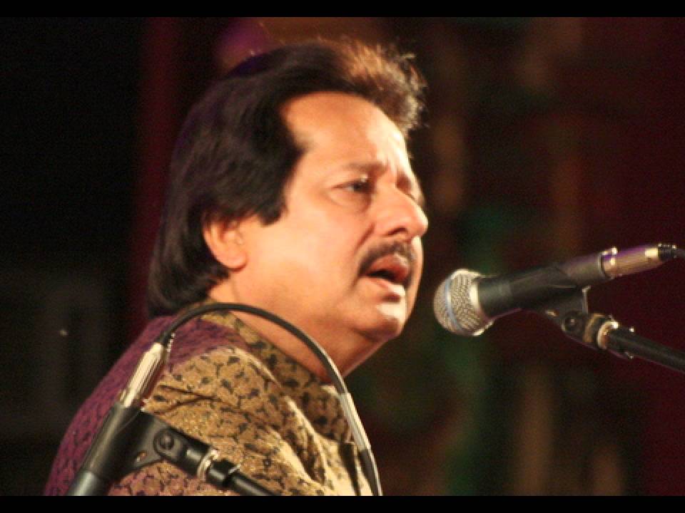 Roshan Chehra Kali Zulfen Lyrics | Nabeel (Pankaj Udhas) | Pankaj Udhas | Pankaj Udhas