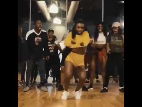 NATHLI DA MOTI SOHNEYA BULLIYAN DI PAPPI LAINDA it says u something nosering pearl kissing lips