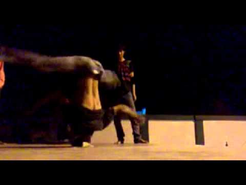 Head Spin Indian bboy Gourav36 Sep 2011.mp4