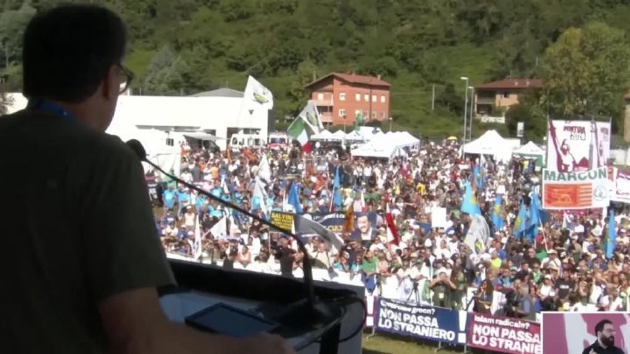 Giorgetti a Pontida: I nemici non sono dentro la Lega, sono fuori