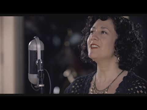 The Bailsmen feat. Tamar Korn Play "Moonglow"