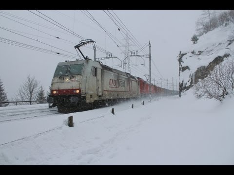 Bahnverkehr in Göschenen am 29.12.11 - Crossrail, TXL und SBB