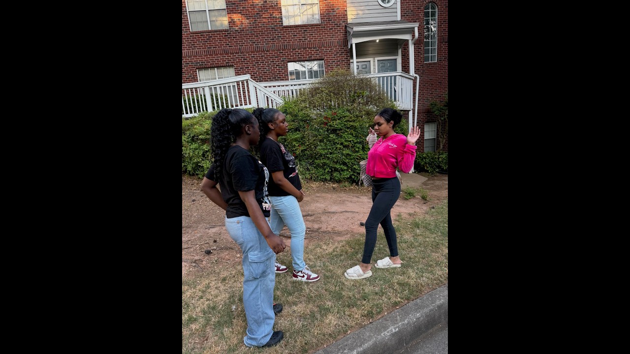 Faith gets run off the block from the Purse Thieves! She don’t want no smoke!