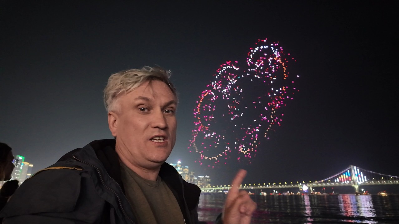 Корея. Шоу дронов на пляже Кваналли