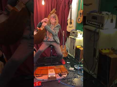 Floordrum with Looper and Baritone 8str