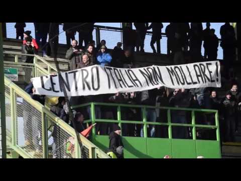 Tifo arancione al derby [U.S. Pistoiese - Prato]