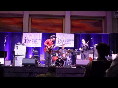 Bass Extremes (Victor Wooten and Steve Bailey) - Portrait of Tracy (Live)