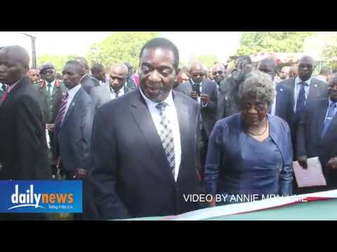WATCH: Zim army boss summoned by ‘sharp-eyed’ new president Mnangagwa over spelling error WATCH: Zim army boss summoned by ‘sharp-eyed’ new president Mnangagwa over spelling error