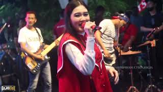 NELLA KHARISMA OJO DIBANDINGKE GILAS OBB