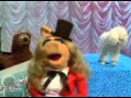 Miss Piggy Sings 'Wrecking Ball' by Miley Cyrus ...
