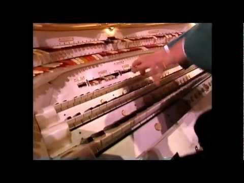 Swinging on the Mighty Wurlitzer with Robert Wolfe!