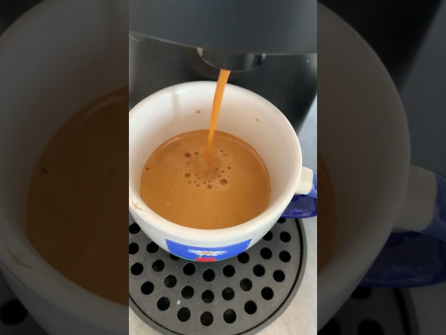 Vídeo relacionado con Cápsulas de café Nespresso Vertuo Voltesso 100, intensidad 4 para espresso, 40 ml (10 paquetes de 10)