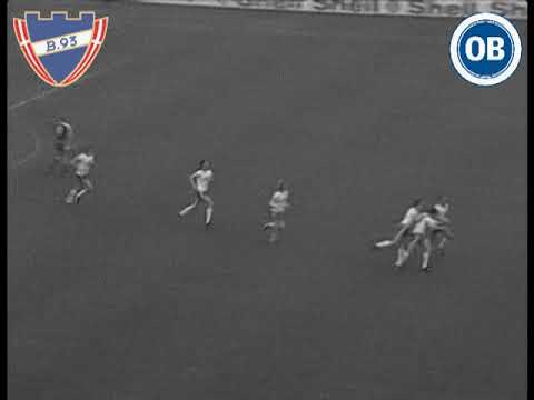 Ole Jensen scorer et drøn af et frisparkmål