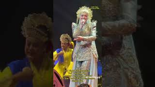 Download lagu D2 Siti Nurhaliza - Tari Tualang Tiga Live Konsert Fenomena, Singapore mp3 Download lagu D2 Siti Nurhaliza - Tari Tualang Tiga Live Konsert Fenomena, Singapore mp3