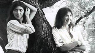 Kate &amp; Anna McGarrigle - Walking Song