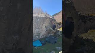 Video thumbnail of Problem 1 (Boulder A.Norte - Alta Embriaguez), 6a. Pont de Camps