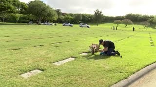 93-year-old veteran takes 3 buses almost every day to visit wife&#39;s grave