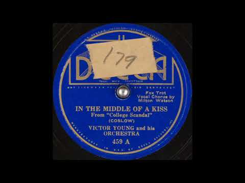 Victor Young & his orchestra - In the Middle of a Kiss (1935)