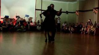 Eduardo Capussi and Mariana Flores, Milonga brava. Show at Tangon 2010