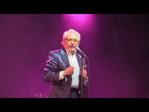 ''Is This the Way to Amarillo'' -  Tony Christie  Cropredy 2024