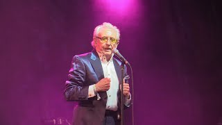 ''Is This the Way to Amarillo'' -  Tony Christie  Cropredy 2024
