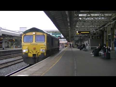 *66616* Freightliner class 66 passes through Sheffield