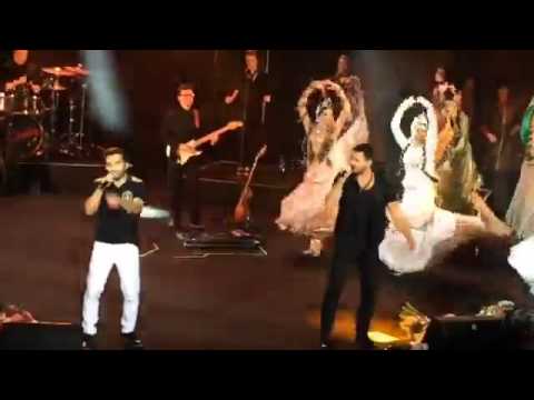 Emin и Bahh Tee исполняют песню